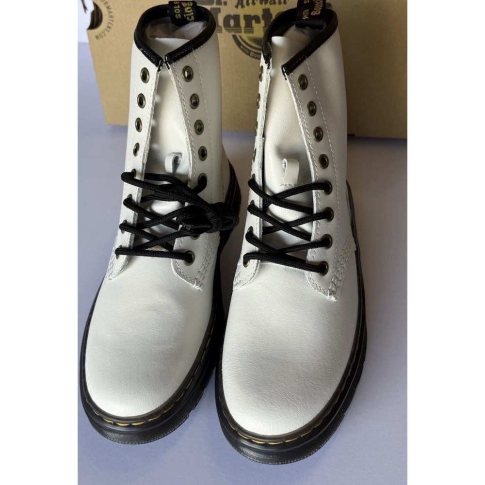 Dr. Martens Zavala 8-Eye Boots‎ White T Lamper Women's 7 /  NEW IN BOX